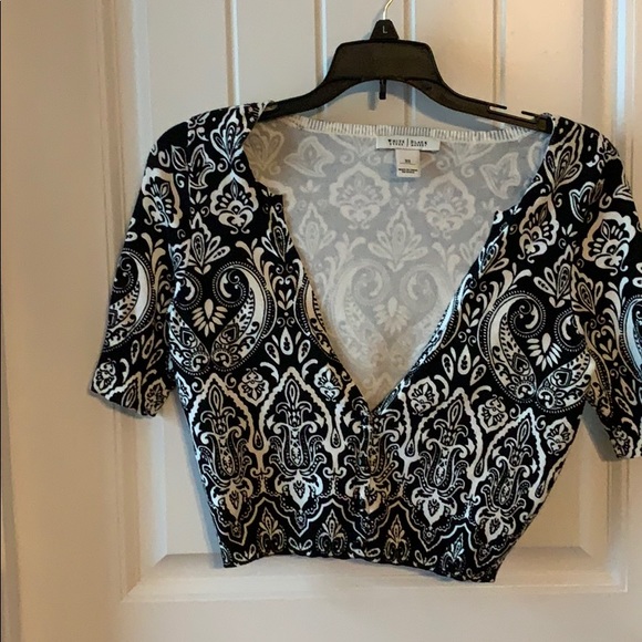 White House Black Market Sweaters - Adorable crop sweater White House Black Market Sweaters - Adorable crop sweater